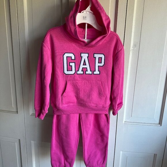 NWT $60 GAP KIDS outfit Size 6 - Picture 1 of 2
